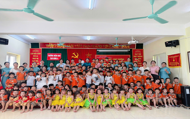 Trường mầm non Tam Hưng A tổ chức lễ phát thưởng và trao giấy CN hoàn thành CTGDMN trẻ 5T năm học 2025-2026